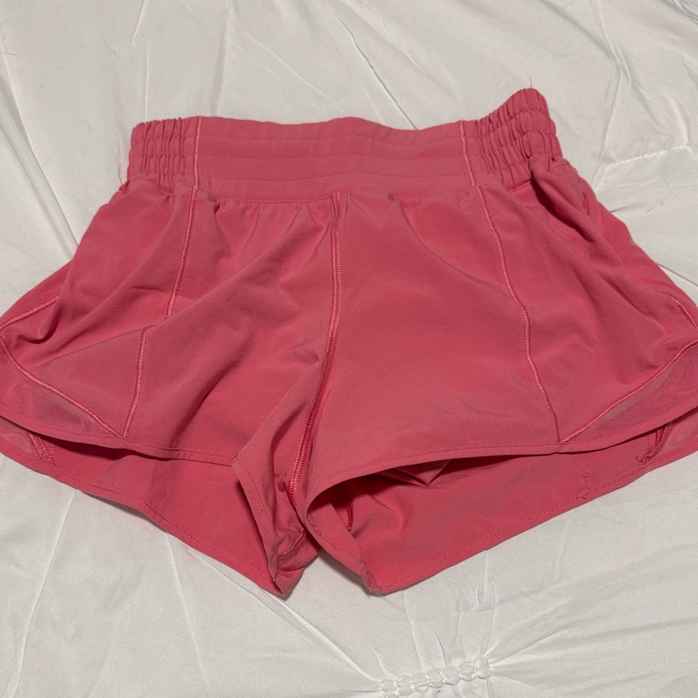 Lululemon Hotty Hot Low-Rise Lined Shorts 2.5” – Lipgloss – Size 4